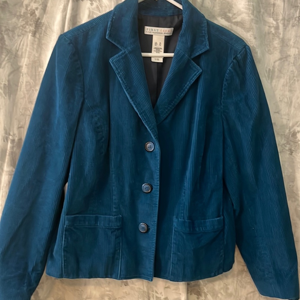 First issue, a Liz Claiborne company, extra large button up corduroy blazer